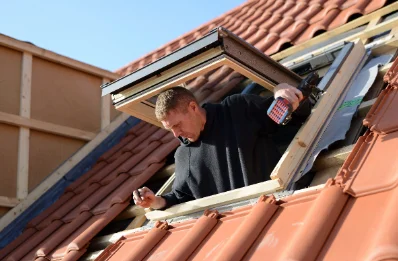 Pose de fenêtres de toit Velux à Monlaur-Bernet